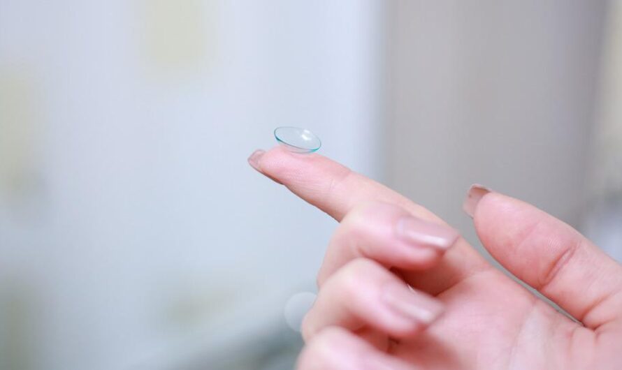 Effects of contact lens on eyes